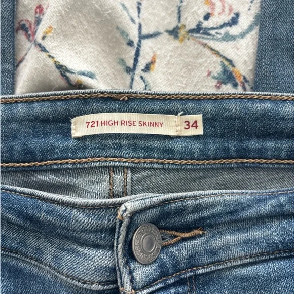Levi’s 721 Skinny Jeans - Picture 5 of 6